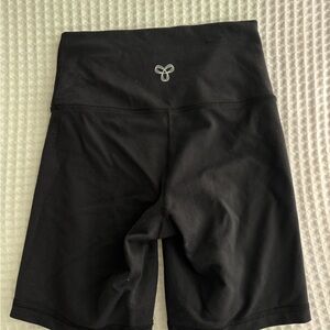 ARITZIA TNA Black High-Waisted Women's BIKER Shorts